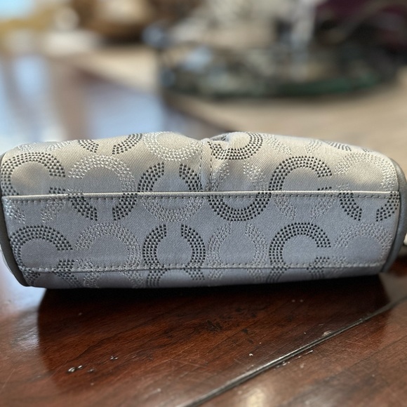 Coach makeup bag - Picture 2 of 3